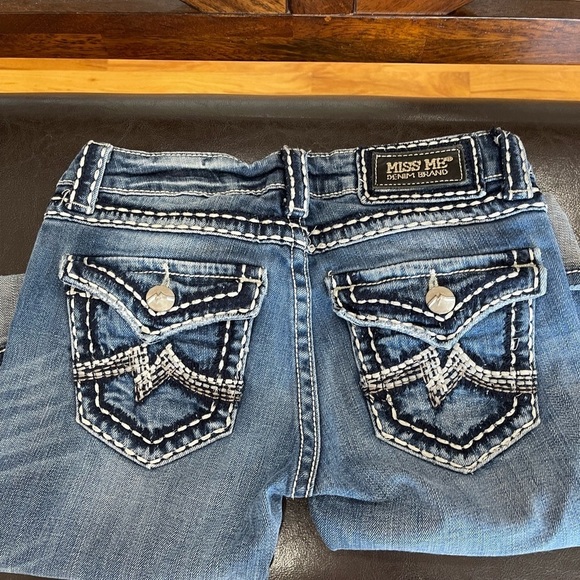 Miss Me Irene Bermuda tabbed pockets white stitching size 27 rocker modest denim - Picture 3 of 14